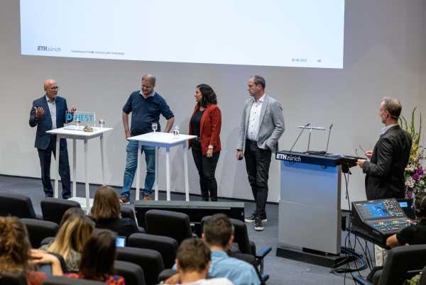 Panel: Ralph Müller, Marc Bächinger, Vanesa Rocha Martin, Robert Riener